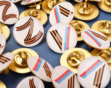 Пример работ «Значки со смолой» №44