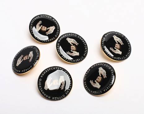 Пример работ «Значки со смолой» №11