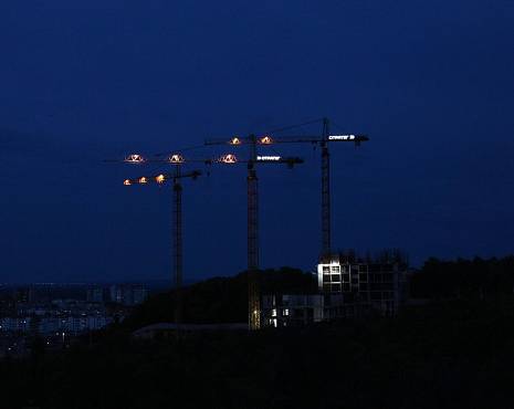 Пример работ «Наружная реклама на строительных кранах» №5