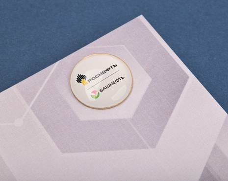 Пример работ «Значки со смолой» №13