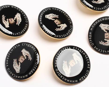 Пример работ «Значки со смолой» №10