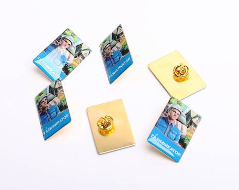 Пример работ «Значки со смолой» №41