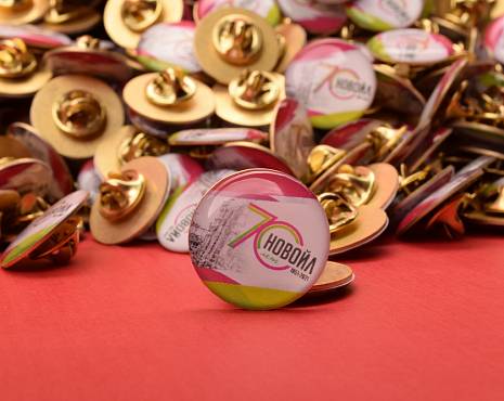 Пример работ «Значки со смолой» №19